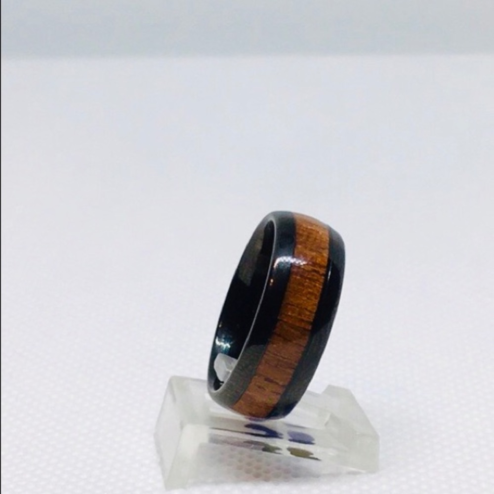 Men’s titanium black ring with Koa wood inlay